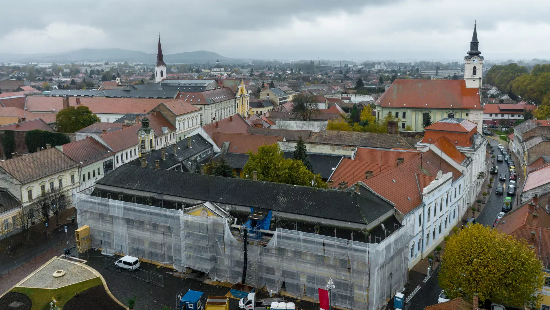 Három ikonikus esztergomi épületen dolgozik egyszerre a LATEREX Építő Zrt.