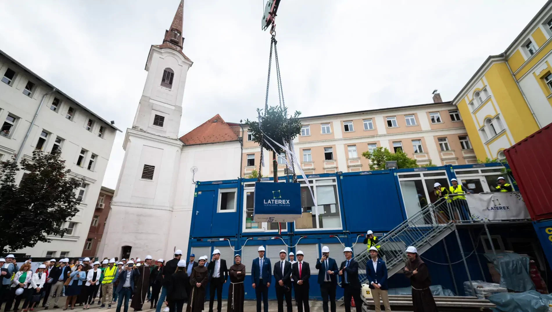 Új épületszárnyat épít a LATEREX az esztergomi ferences gimnáziumhoz