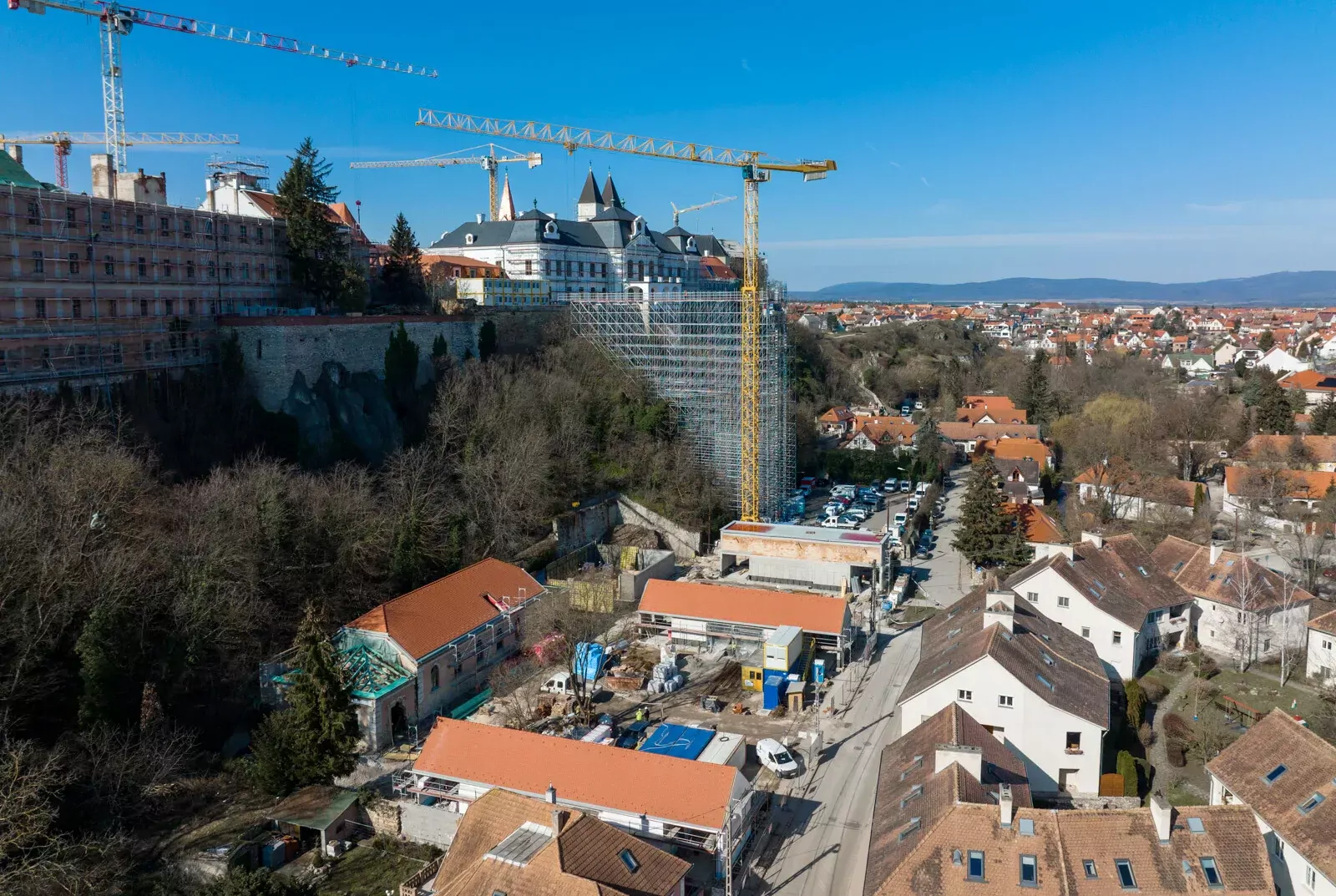 Foglalkoztató és művészeti fejlesztő központként születik újjá az egykori veszprémi piarista gimnázium tornacsarnoka