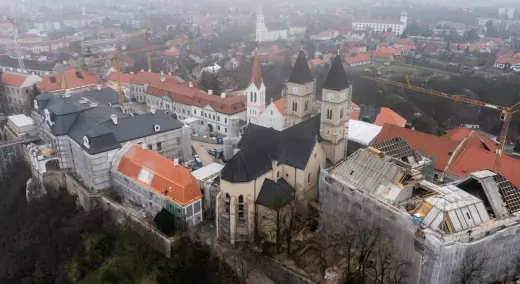 Májusban már látogathatók a megújuló veszprémi várnegyed egyes részei