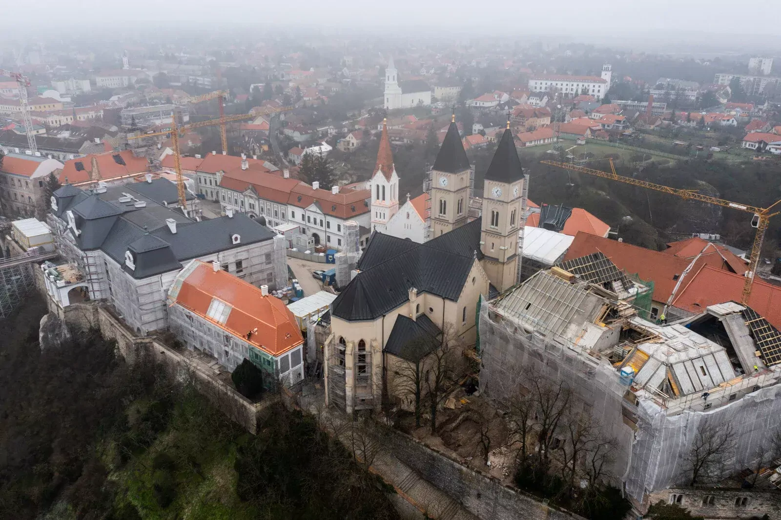 Májusban már látogathatók a megújuló veszprémi várnegyed egyes részei