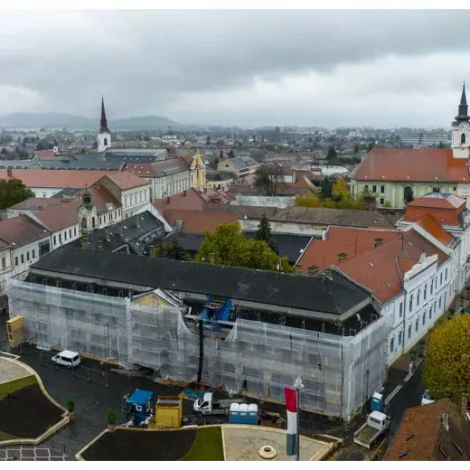 Három ikonikus esztergomi épületen dolgozik egyszerre a LATEREX Építő Zrt.