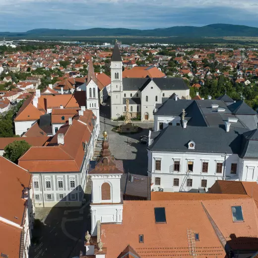 A második ütembe lépett a veszprémi várnegyed felújítása 