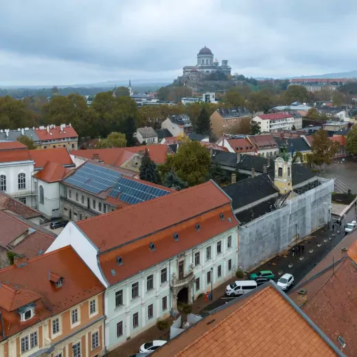 Három ikonikus esztergomi épületen dolgozik egyszerre a LATEREX Építő Zrt.