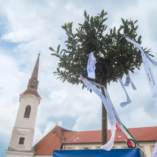 Új épületszárnyat épít a LATEREX az esztergomi ferences gimnáziumhoz