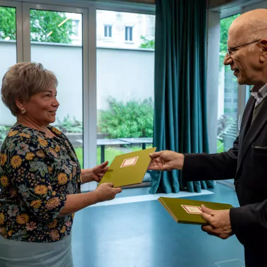 Építőipari Nívódíj táblát avattak a LATEREX Zrt. kivitelezésében elkészült Pasaréti Közösségi Házban